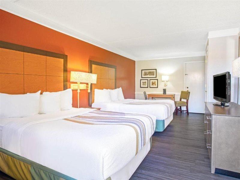 La Quinta Inn By Wyndham Victoria Zewnętrze zdjęcie