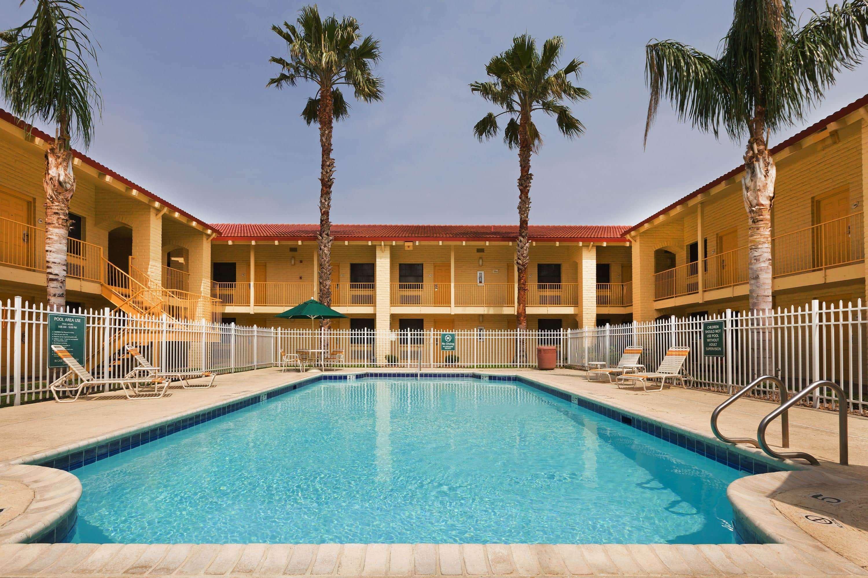 La Quinta Inn By Wyndham Victoria Zewnętrze zdjęcie