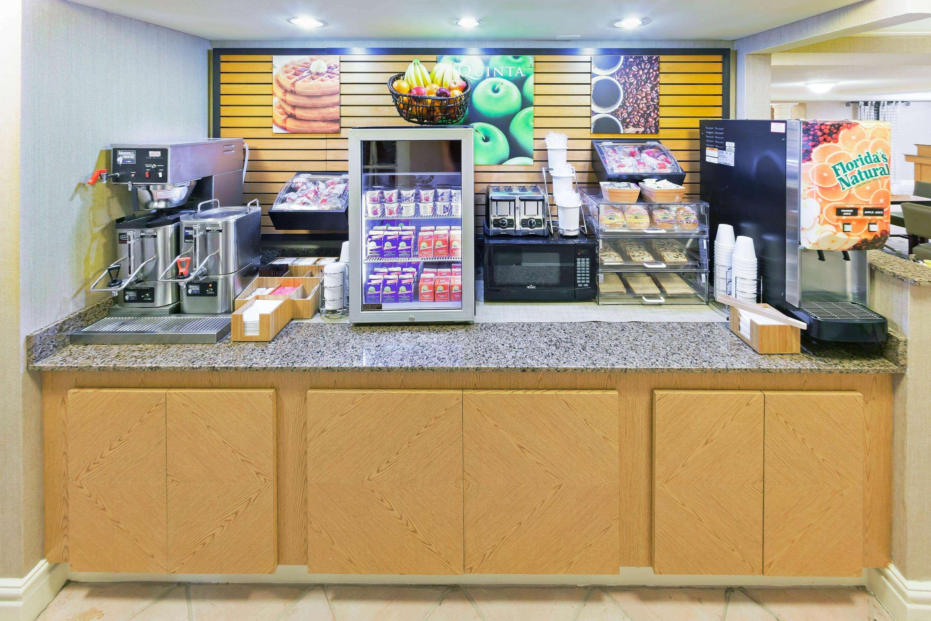 La Quinta Inn By Wyndham Victoria Zewnętrze zdjęcie