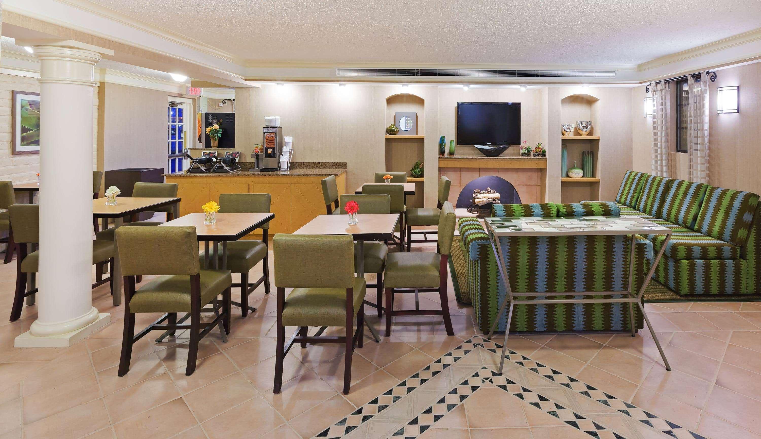 La Quinta Inn By Wyndham Victoria Zewnętrze zdjęcie