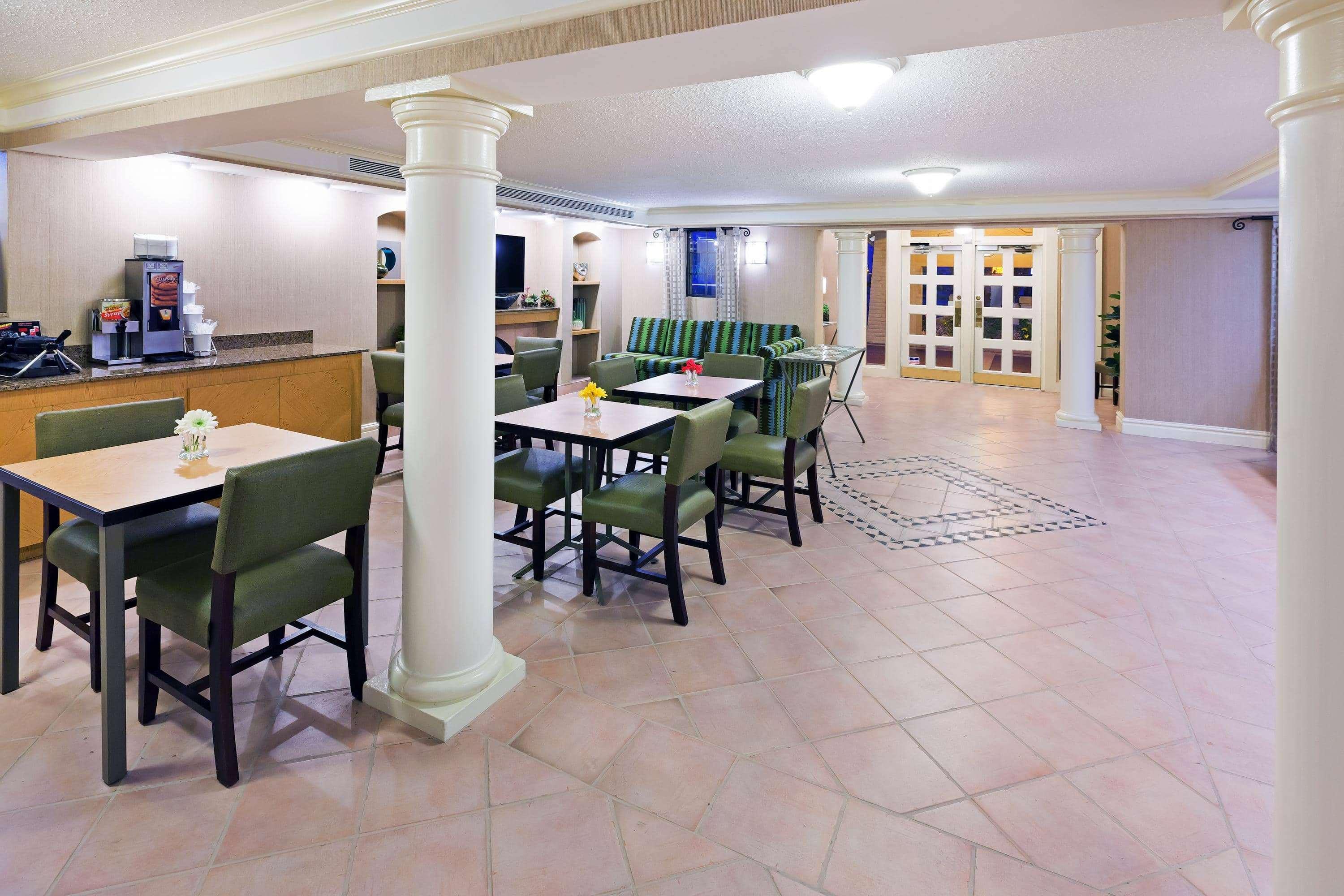 La Quinta Inn By Wyndham Victoria Zewnętrze zdjęcie