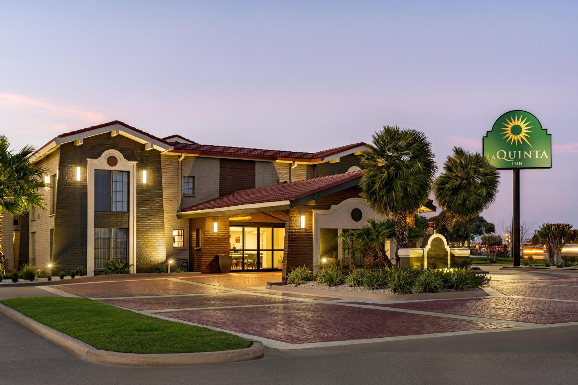 La Quinta Inn By Wyndham Victoria Zewnętrze zdjęcie