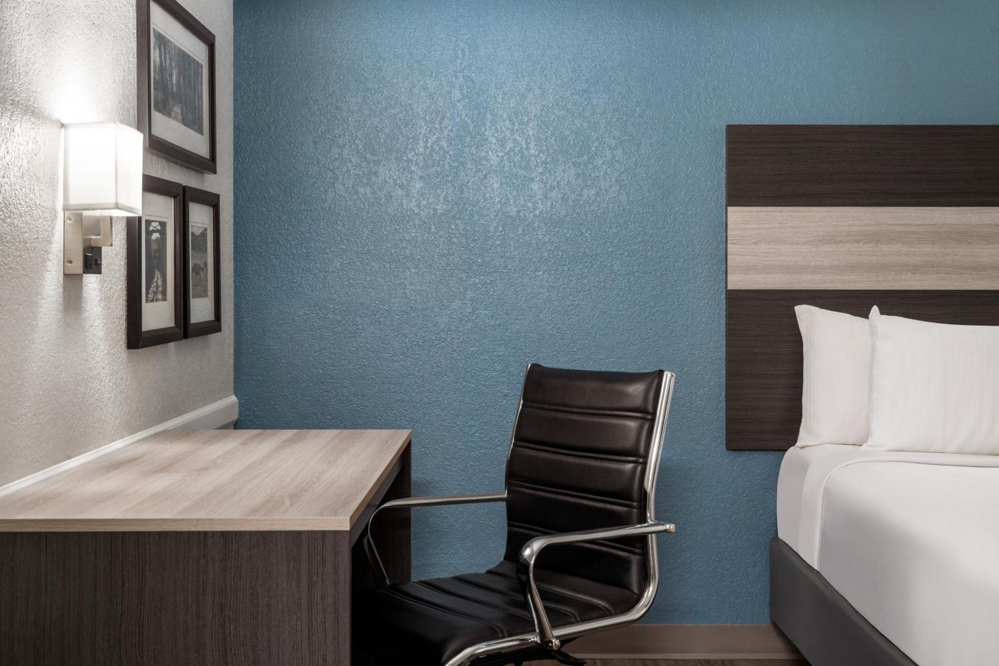 La Quinta Inn By Wyndham Victoria Zewnętrze zdjęcie