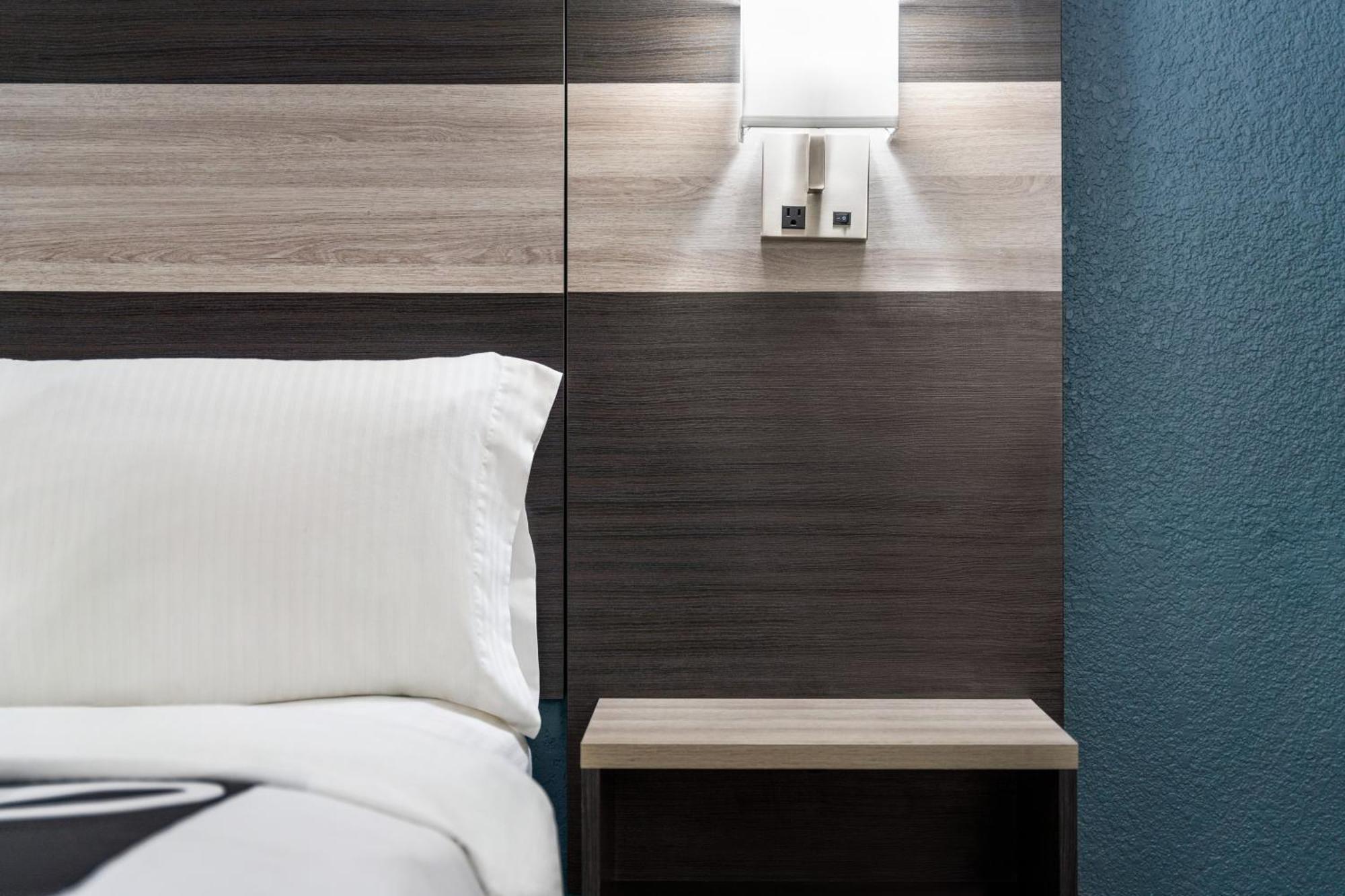 La Quinta Inn By Wyndham Victoria Zewnętrze zdjęcie